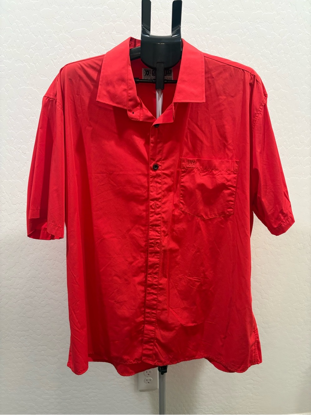 DIXXON Men's Bright Red Short-Sleeve Button-Down Shirt